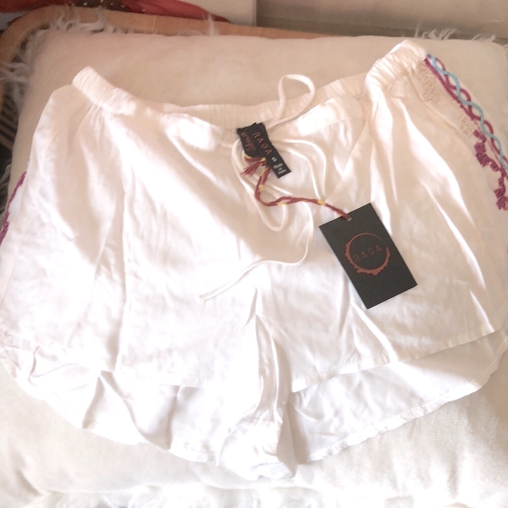 Raga Shorts with embroidery on sides Small New!